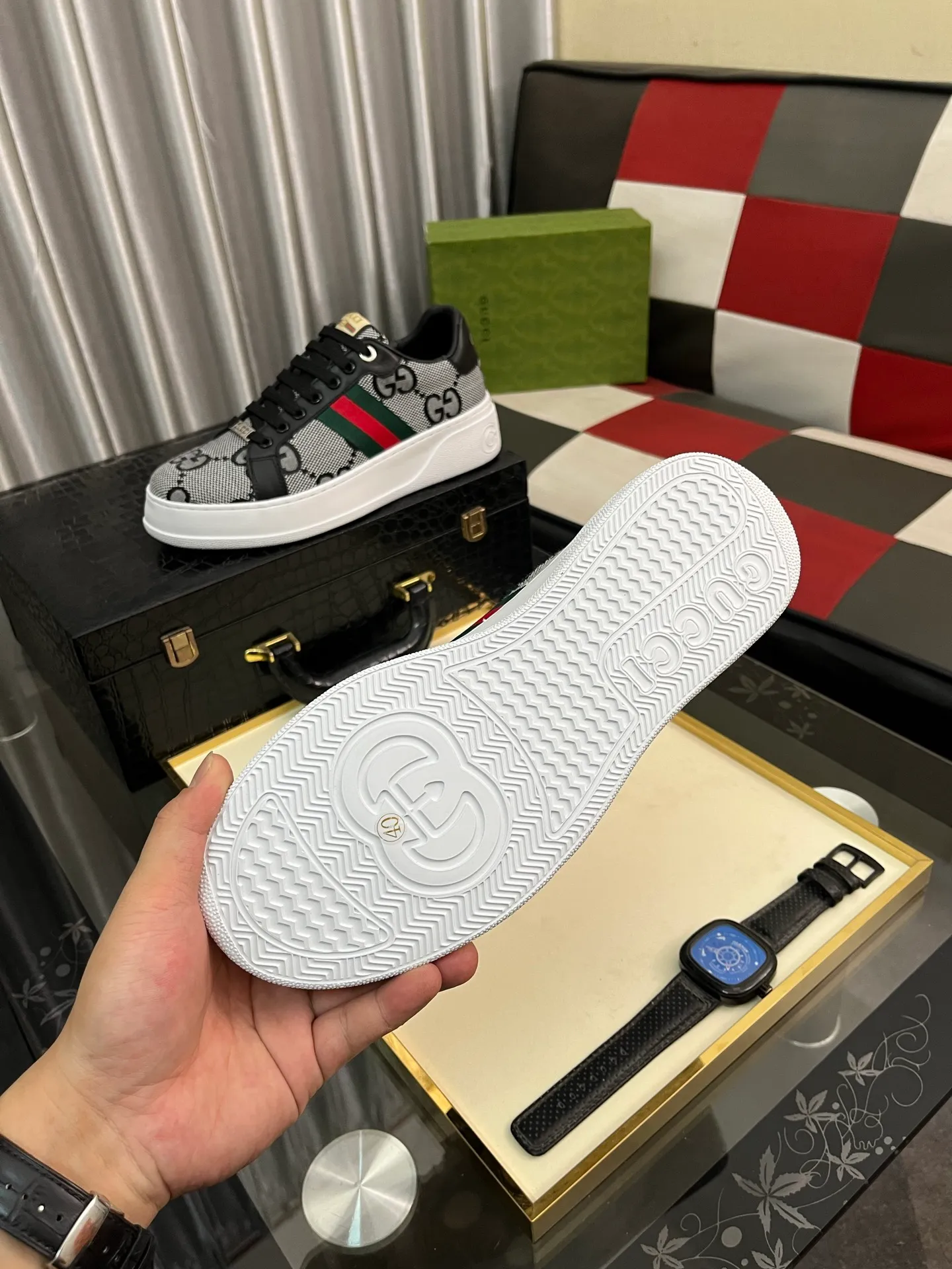 Men's Men's Shoes 💰420⌚️⌚️《Gucci*》The latest hot style casual shoes, top brand [seduce] luxury~purchase, top~quality. [Strong] The upper is made of imported breathable cowhide with material ➕ breathable sheepskin feet (•) and fine workmanship. The original stylish and stylish soft rubber wear-resistant outsole is light and comfortable on the foot. The real thing looks better when photographed in real life. 305: code: 38-44, 3️⃣ colors available